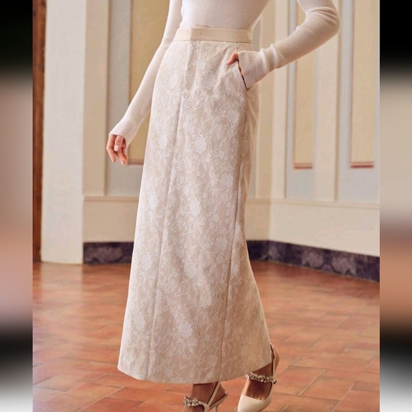 LACE SPLIT BACK STRAIGHT SKIRT - Picture 1 of 4